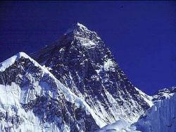 mount everest on a perfect summer day